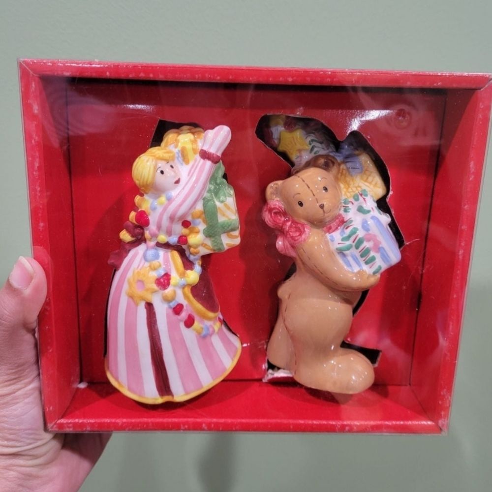 Nikko Christmas teddy salt and pepper gift set